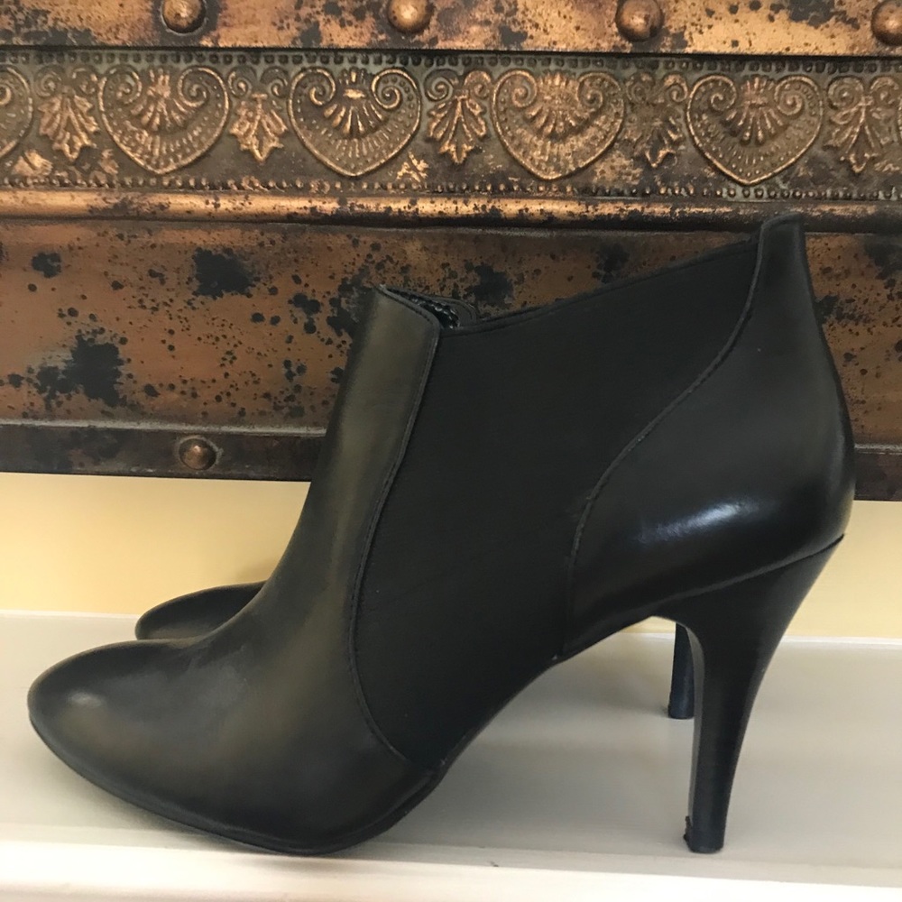 Worthington Black Booties size 8. Like new.